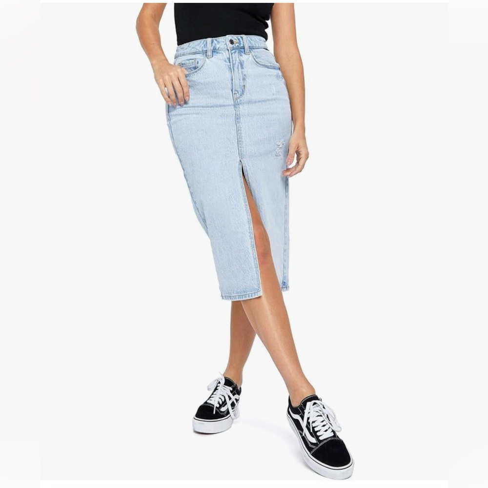 Cello denim split skirt. Gently worn. Like new! Size XL